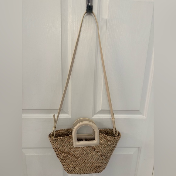 Madewell Mini Bucket Crossbody Bag in Handwoven Straw - Picture 3 of 12